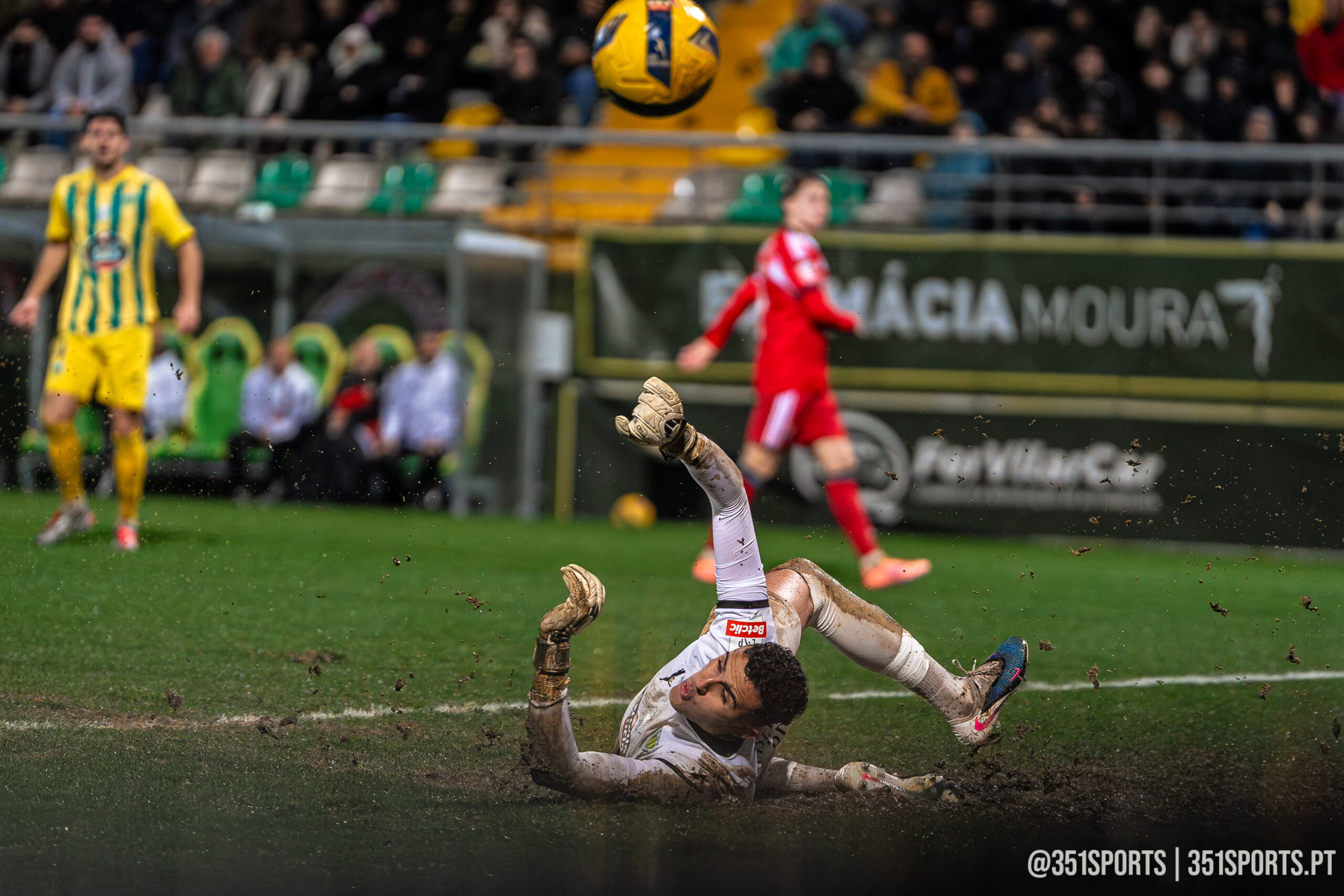 Empate sem golos em Tondela numa noite marcada pela chuva e pela resistência