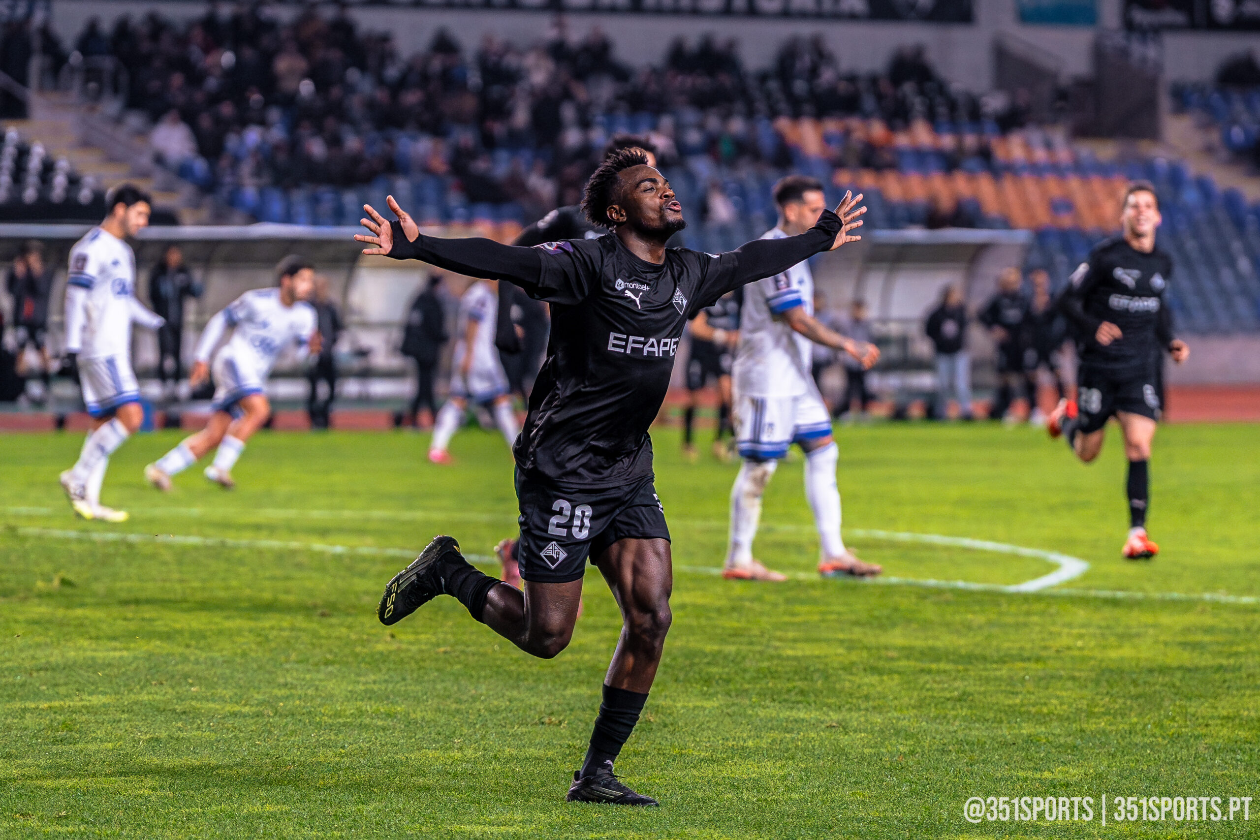 Académica vence o Amora em Coimbra e garante presença no apuramento de campeão da Liga 3