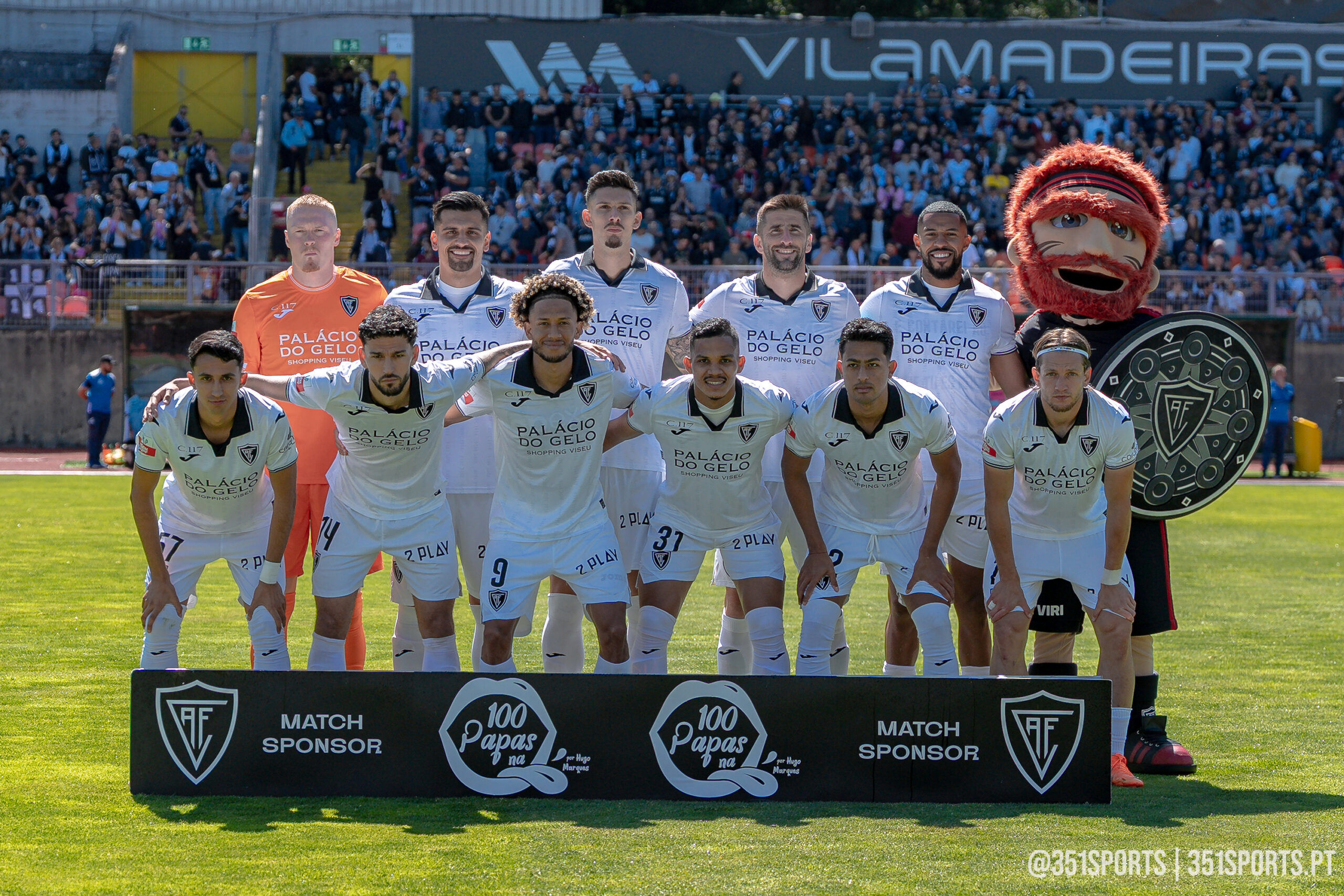 Académico de Viseu garante regresso à Liga 1 e faz a festa no Fontelo